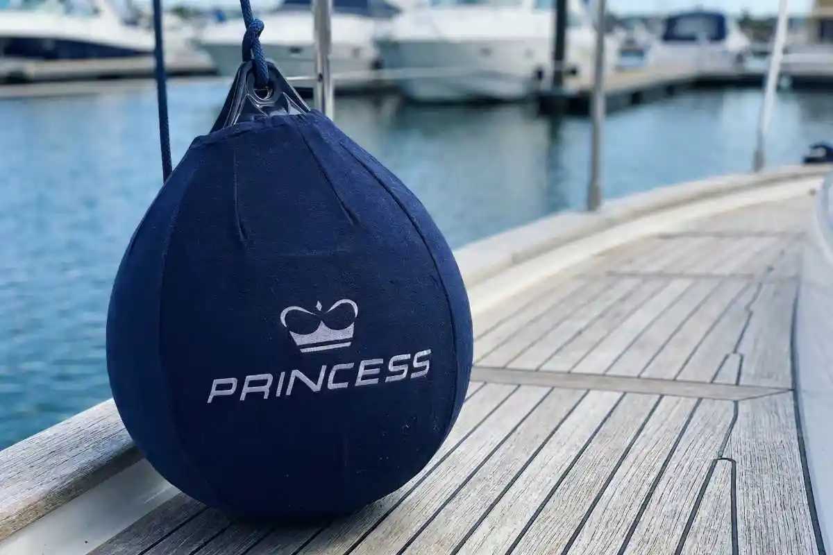 Чехол для круглого кранца с вышивкой логотипа и названия судна