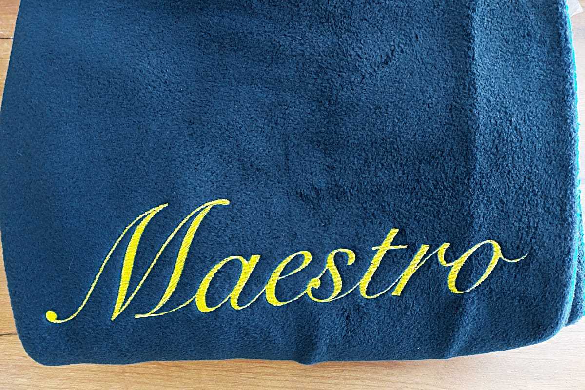 Вышивка логотипов и надписей на чехлах для кранцев Вышивка логотипов и надписей на чехлах для кранцев